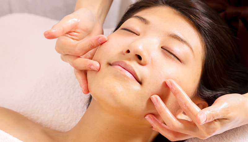 リンパを流しお顔のむくみを改善